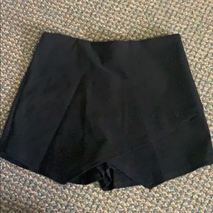 Black Envelope Hem Mini Skort